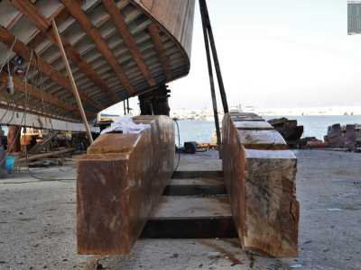 �Sono incidenti che capitano - illustra Ignazio - soprattutto quando la nave viene trascinata in mare con la cosiddetta "invasatura", cio� facendola scorrere su appositi binari in legno. � un sistema arcaico: nei cantieri moderni di solito si usa una gru a ponte�